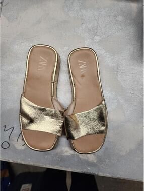 Elegant ZARA Gold Slide Sandals Size Womens 4